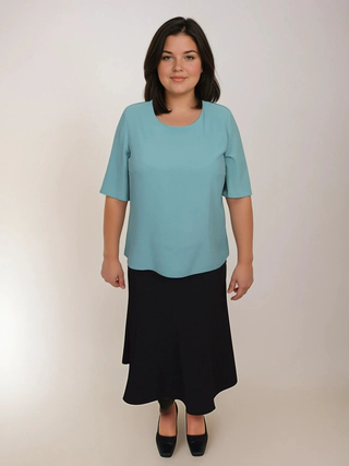 Bluză cu croială clasică și mâneci scurte, din voal, disponibilă în mai multe culori. Perfectă …